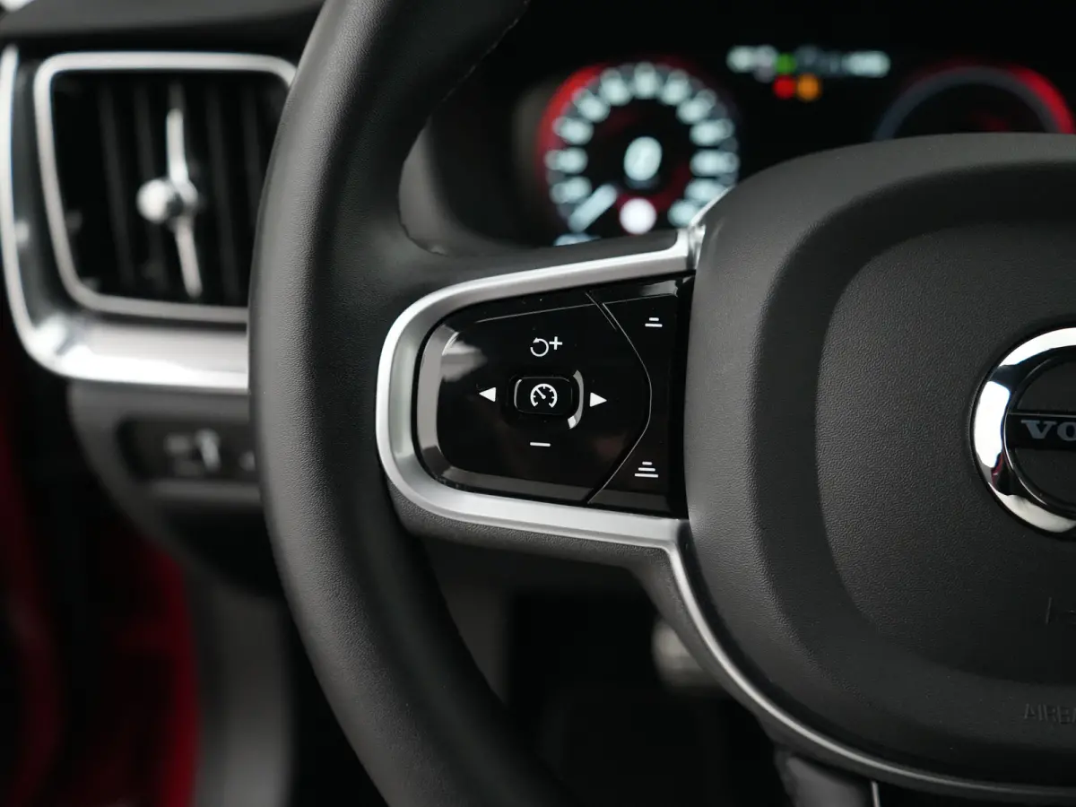 T8 Recharge AWD Plus Dark | Long Range | 455pk | 360° Camera | Privacy Glass | 19" | Elek bestuurderstoel | Keyless