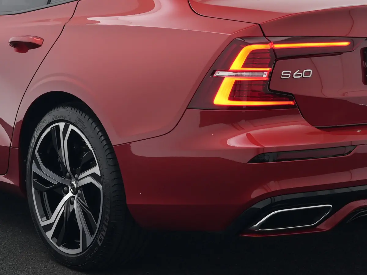T8 Recharge AWD Plus Dark | Long Range | 455pk | 360° Camera | Privacy Glass | 19" | Elek bestuurderstoel | Keyless