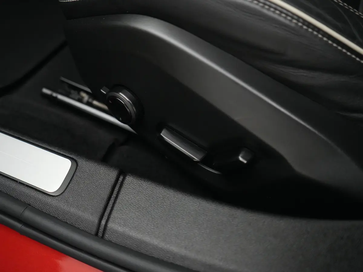 T8 Recharge AWD Plus Dark | Long Range | 455pk | 360° Camera | Privacy Glass | 19" | Elek bestuurderstoel | Keyless