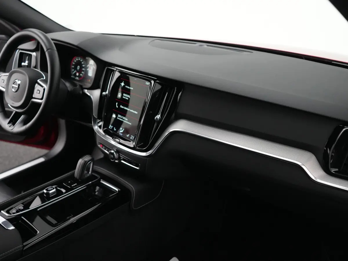 T8 Recharge AWD Plus Dark | Long Range | 455pk | 360° Camera | Privacy Glass | 19" | Elek bestuurderstoel | Keyless