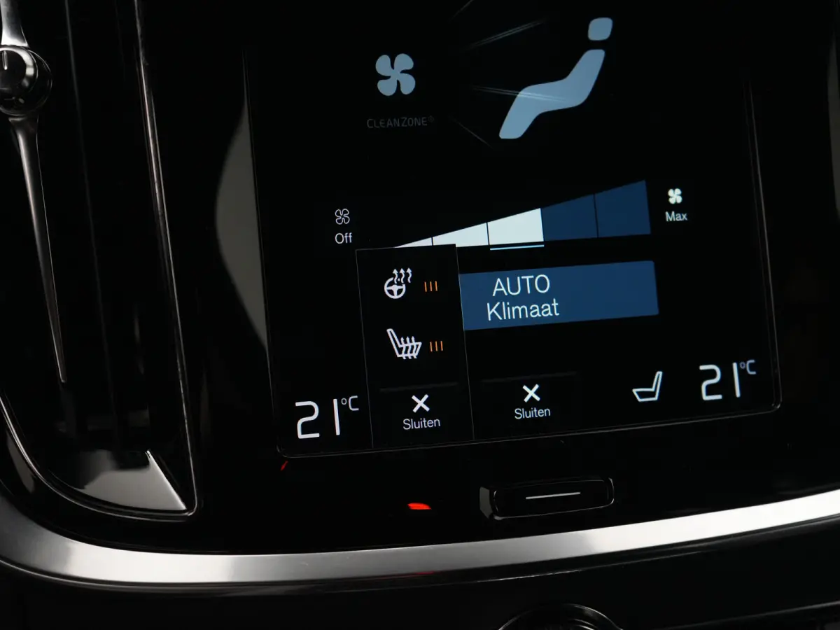 T8 Recharge AWD Plus Dark | Long Range | 455pk | 360° Camera | Privacy Glass | 19" | Elek bestuurderstoel | Keyless