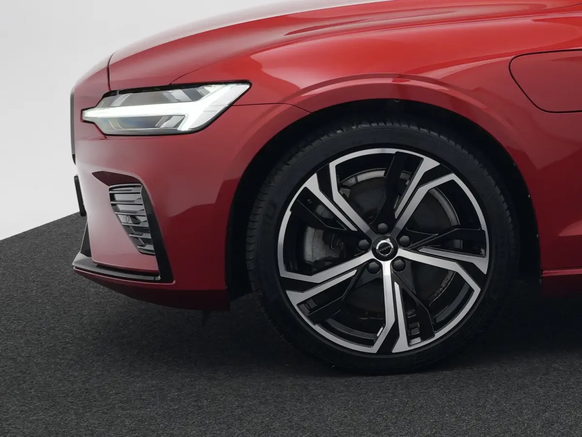 T8 Recharge AWD Plus Dark | Long Range | 455pk | 360° Camera | Privacy Glass | 19" | Elek bestuurderstoel | Keyless