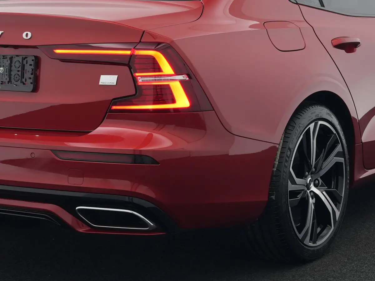 T8 Recharge AWD Plus Dark | Long Range | 455pk | 360° Camera | Privacy Glass | 19" | Elek bestuurderstoel | Keyless
