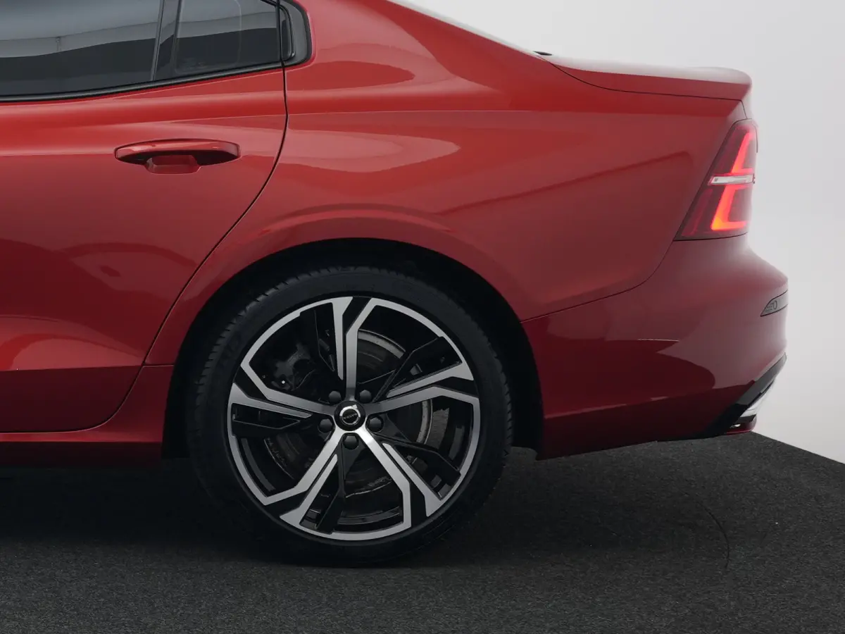 T8 Recharge AWD Plus Dark | Long Range | 455pk | 360° Camera | Privacy Glass | 19" | Elek bestuurderstoel | Keyless