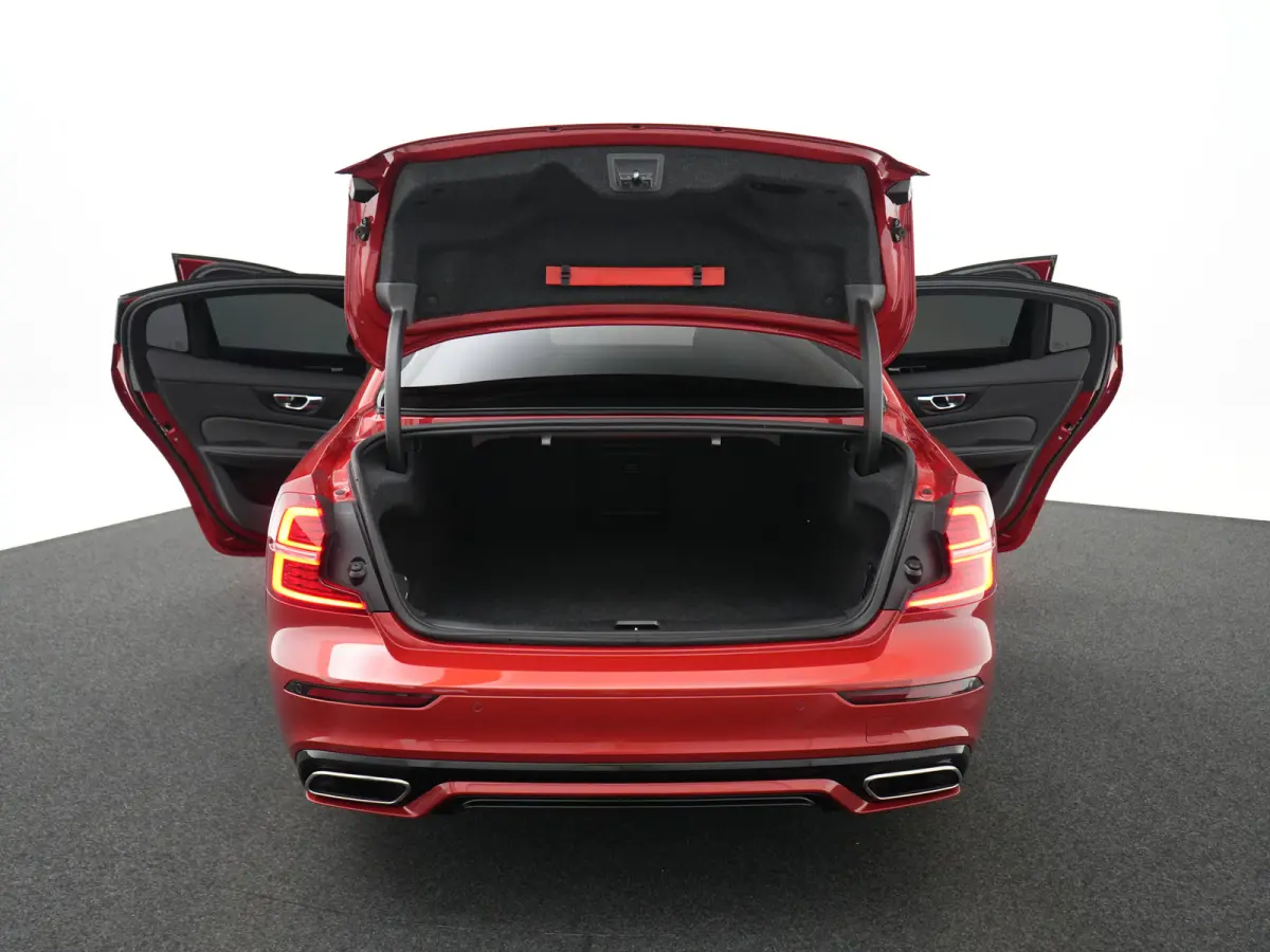 T8 Recharge AWD Plus Dark | Long Range | 455pk | 360° Camera | Privacy Glass | 19" | Elek bestuurderstoel | Keyless