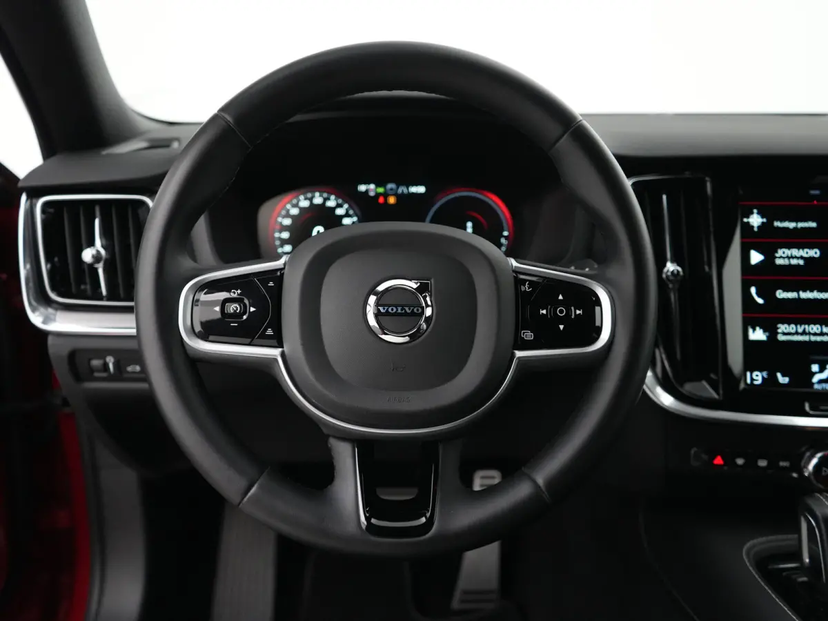 T8 Recharge AWD Plus Dark | Long Range | 455pk | 360° Camera | Privacy Glass | 19" | Elek bestuurderstoel | Keyless