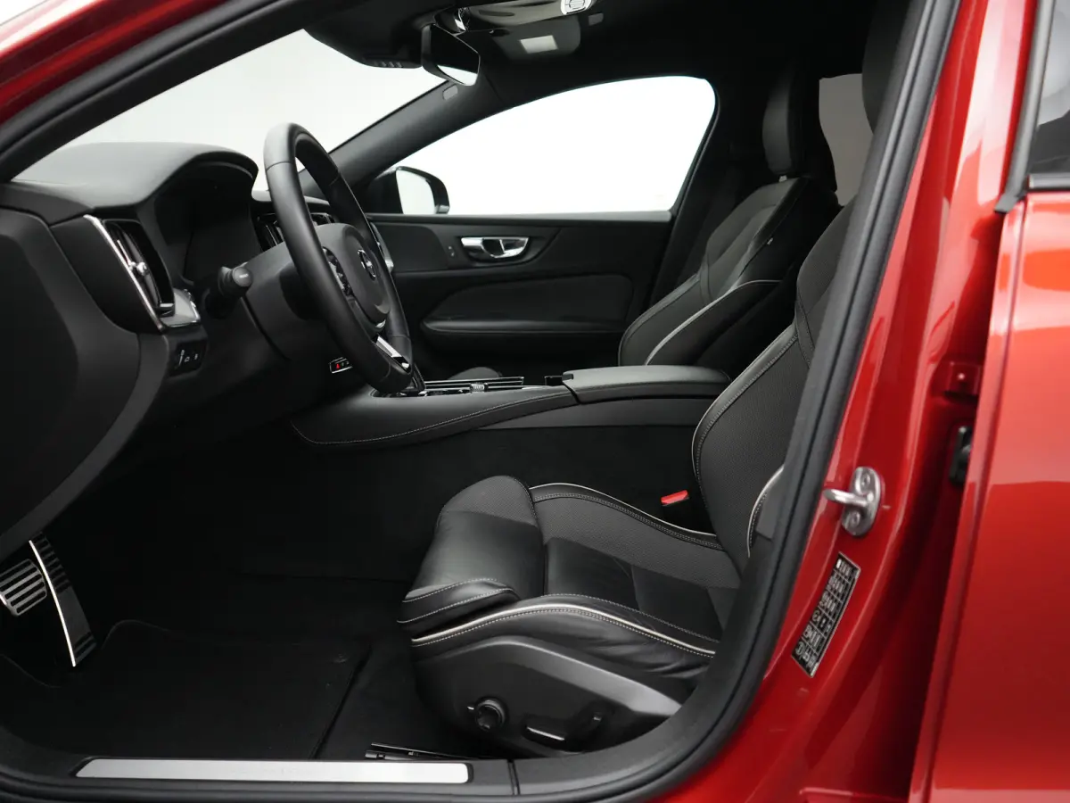 T8 Recharge AWD Plus Dark | Long Range | 455pk | 360° Camera | Privacy Glass | 19" | Elek bestuurderstoel | Keyless