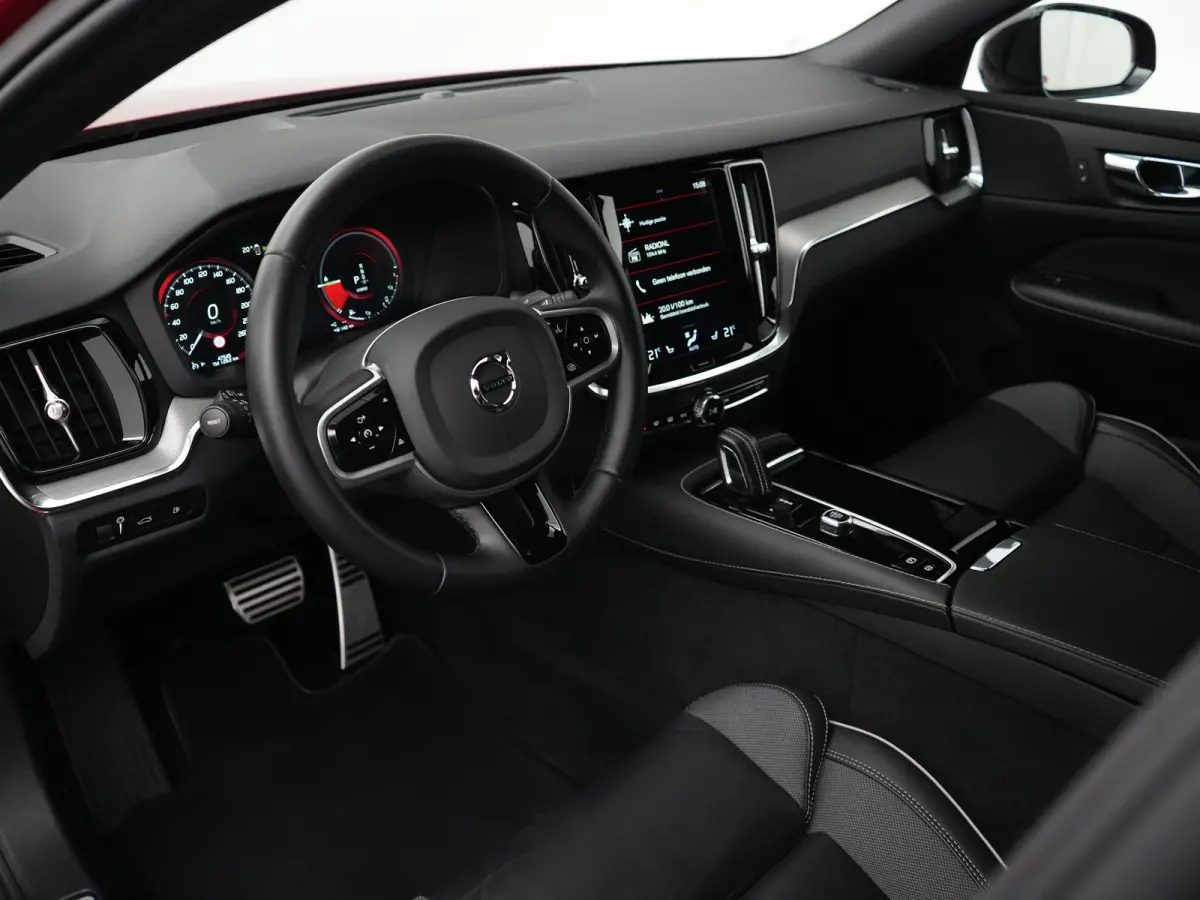 T8 Recharge AWD Plus Dark | Long Range | 455pk | 360° Camera | Privacy Glass | 19" | Elek bestuurderstoel | Keyless