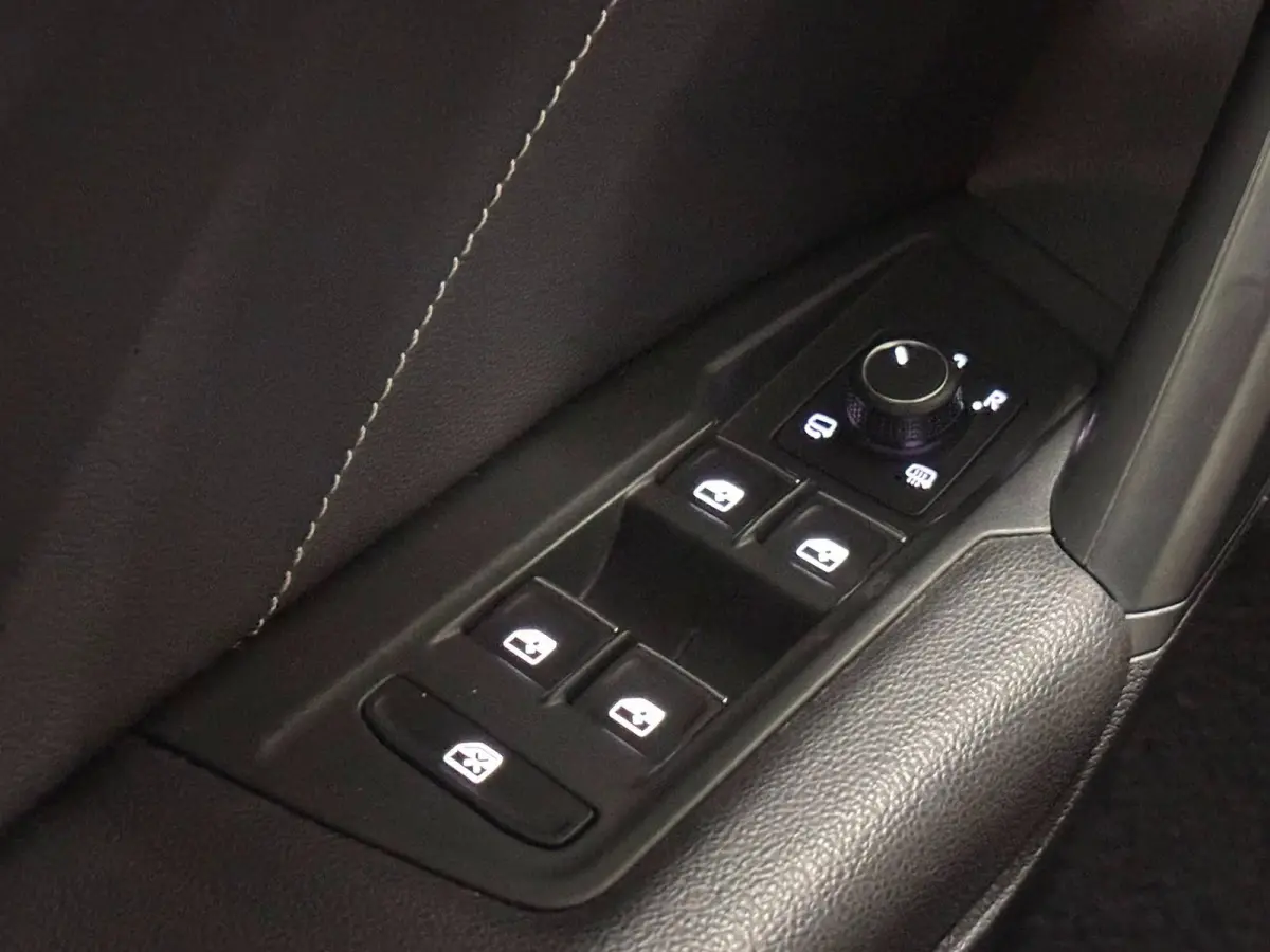 1.4 TSI eHybrid R-Line Business+ - Pano - ACC