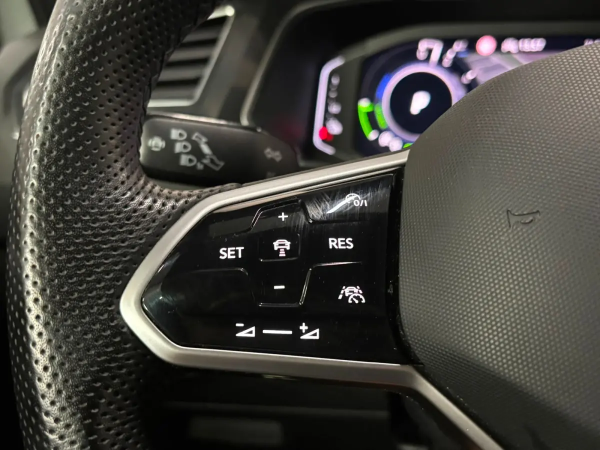 1.4 TSI eHybrid R-Line Business+ - Pano - ACC