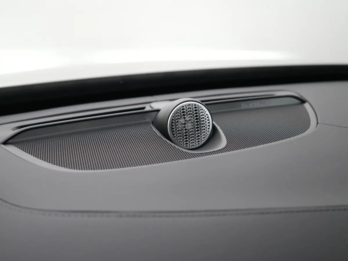 T8 Recharge AWD Ultra Bright Executive | Luchtvering | Bowers & Wilkins | Massage | Head-Up | 22" | Gelamineerd glas