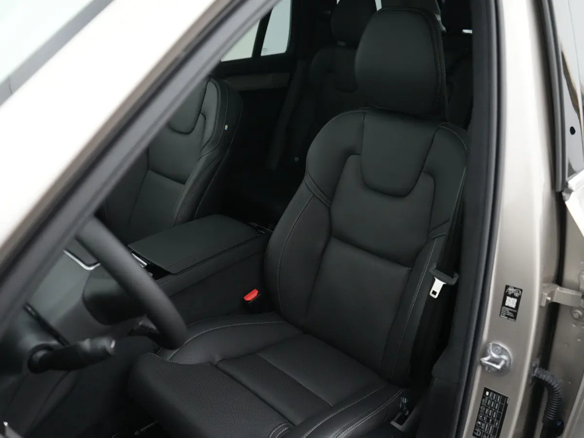 T8 Recharge AWD Ultra Bright Executive | Luchtvering | Bowers & Wilkins | Massage | Head-Up | 22" | Gelamineerd glas