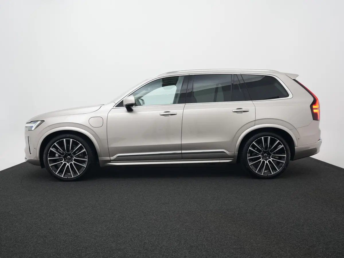T8 Recharge AWD Ultra Bright Executive | Luchtvering | Bowers & Wilkins | Massage | Head-Up | 22" | Gelamineerd glas