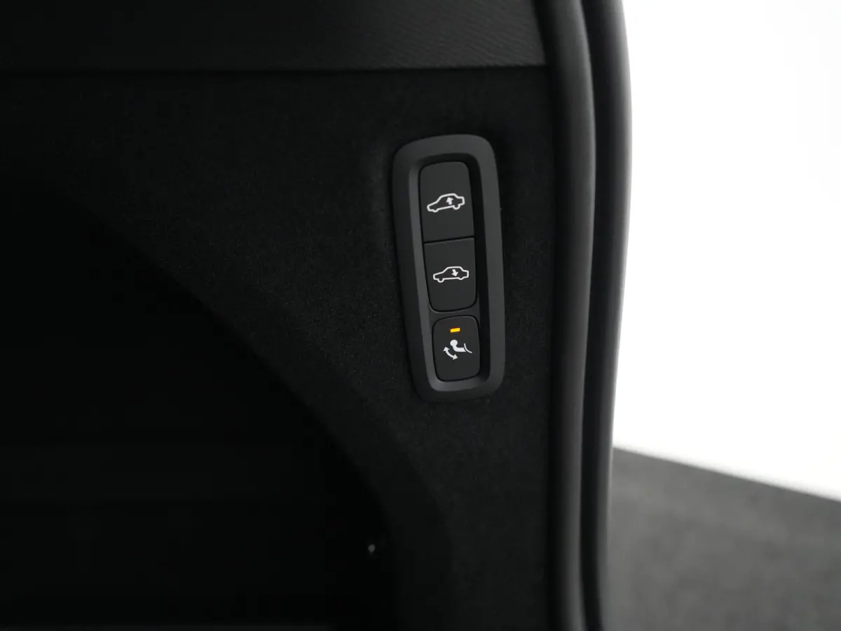 T8 Recharge AWD Ultra Bright Executive | Luchtvering | Bowers & Wilkins | Massage | Head-Up | 22" | Gelamineerd glas