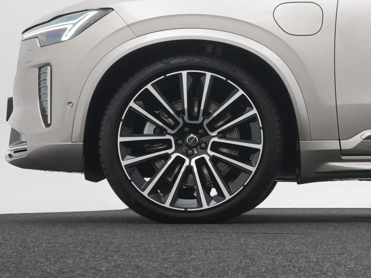 T8 Recharge AWD Ultra Bright Executive | Luchtvering | Bowers & Wilkins | Massage | Head-Up | 22" | Gelamineerd glas