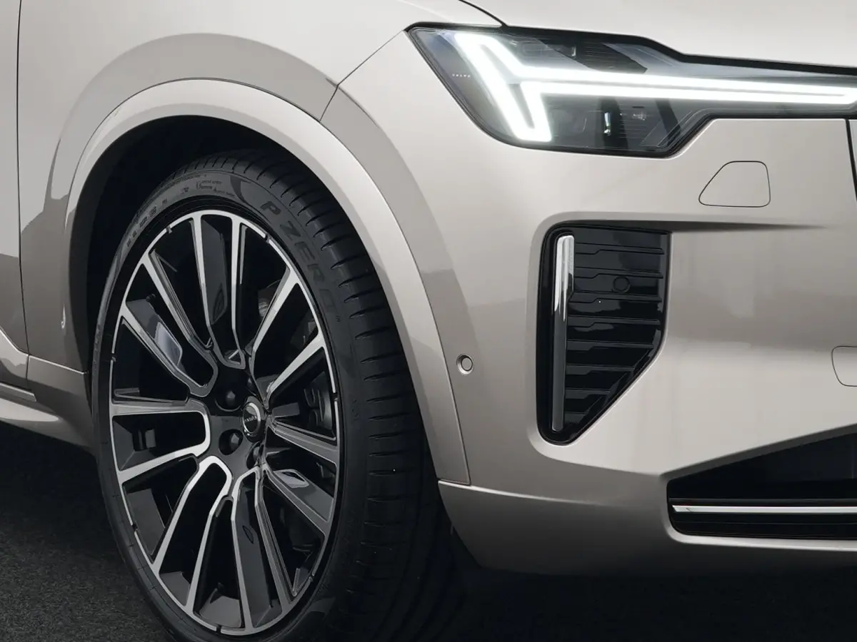 T8 Recharge AWD Ultra Bright Executive | Luchtvering | Bowers & Wilkins | Massage | Head-Up | 22" | Gelamineerd glas