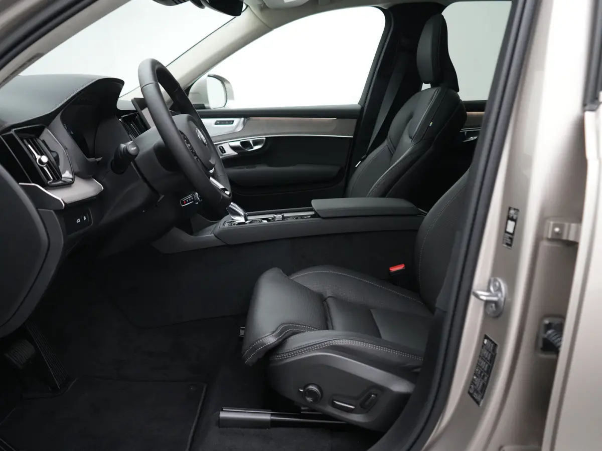 T8 Recharge AWD Ultra Bright Executive | Luchtvering | Bowers & Wilkins | Massage | Head-Up | 22" | Gelamineerd glas