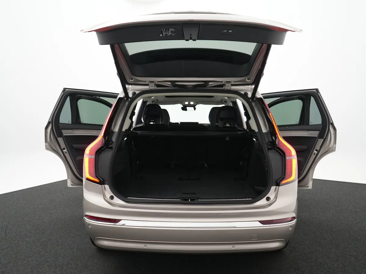 T8 Recharge AWD Ultra Bright Executive | Luchtvering | Bowers & Wilkins | Massage | Head-Up | 22" | Gelamineerd glas
