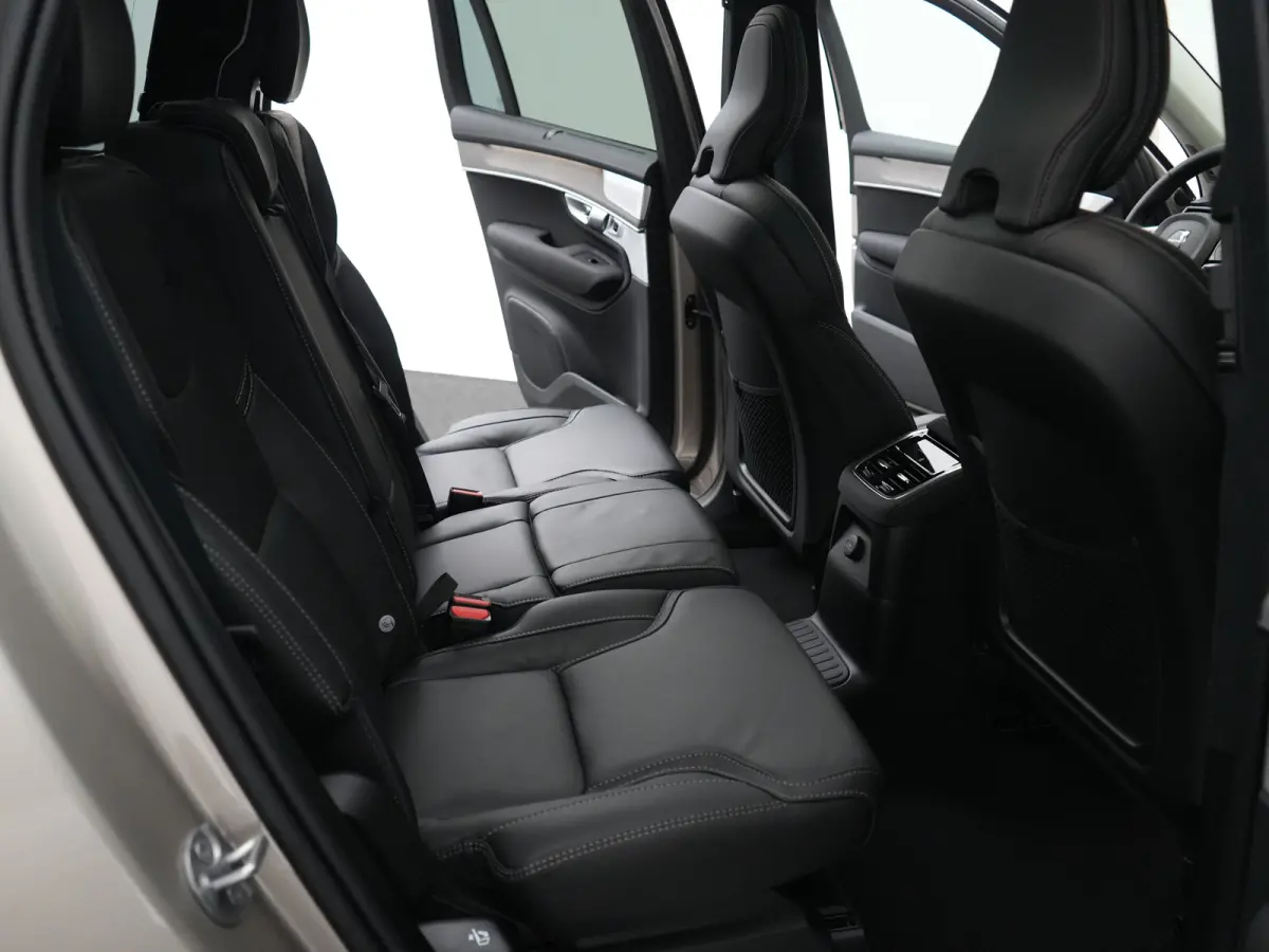 T8 Recharge AWD Ultra Bright Executive | Luchtvering | Bowers & Wilkins | Massage | Head-Up | 22" | Gelamineerd glas