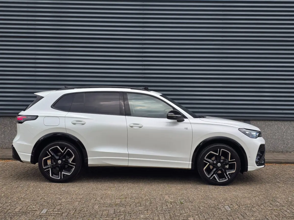 1.5 eTSI R-Line Business Full/ Pano/Trekhaak/Keyless/Grote scherm/Full