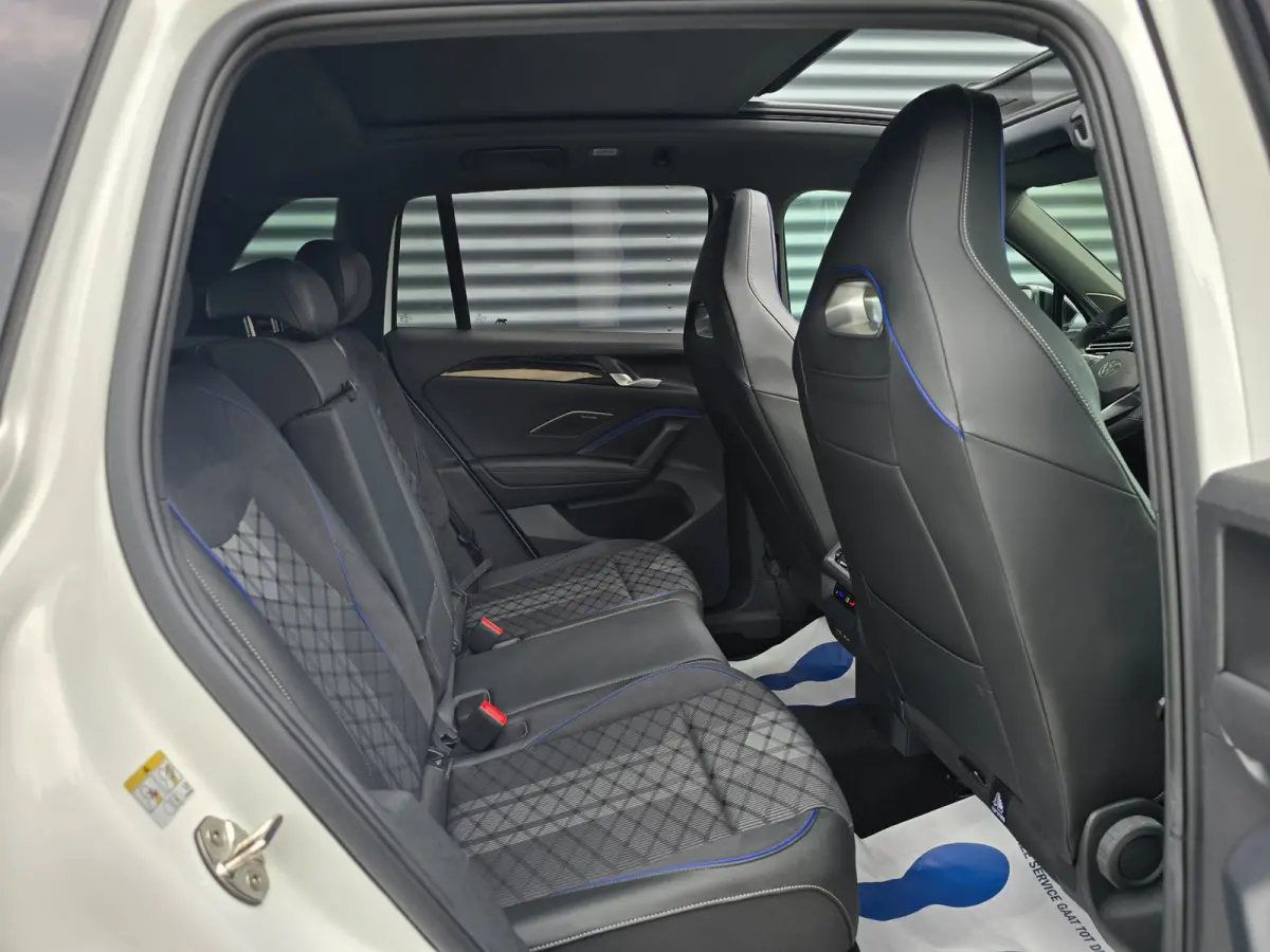 1.5 eTSI R-Line Business Full/ Pano/Trekhaak/Keyless/Grote scherm/Full