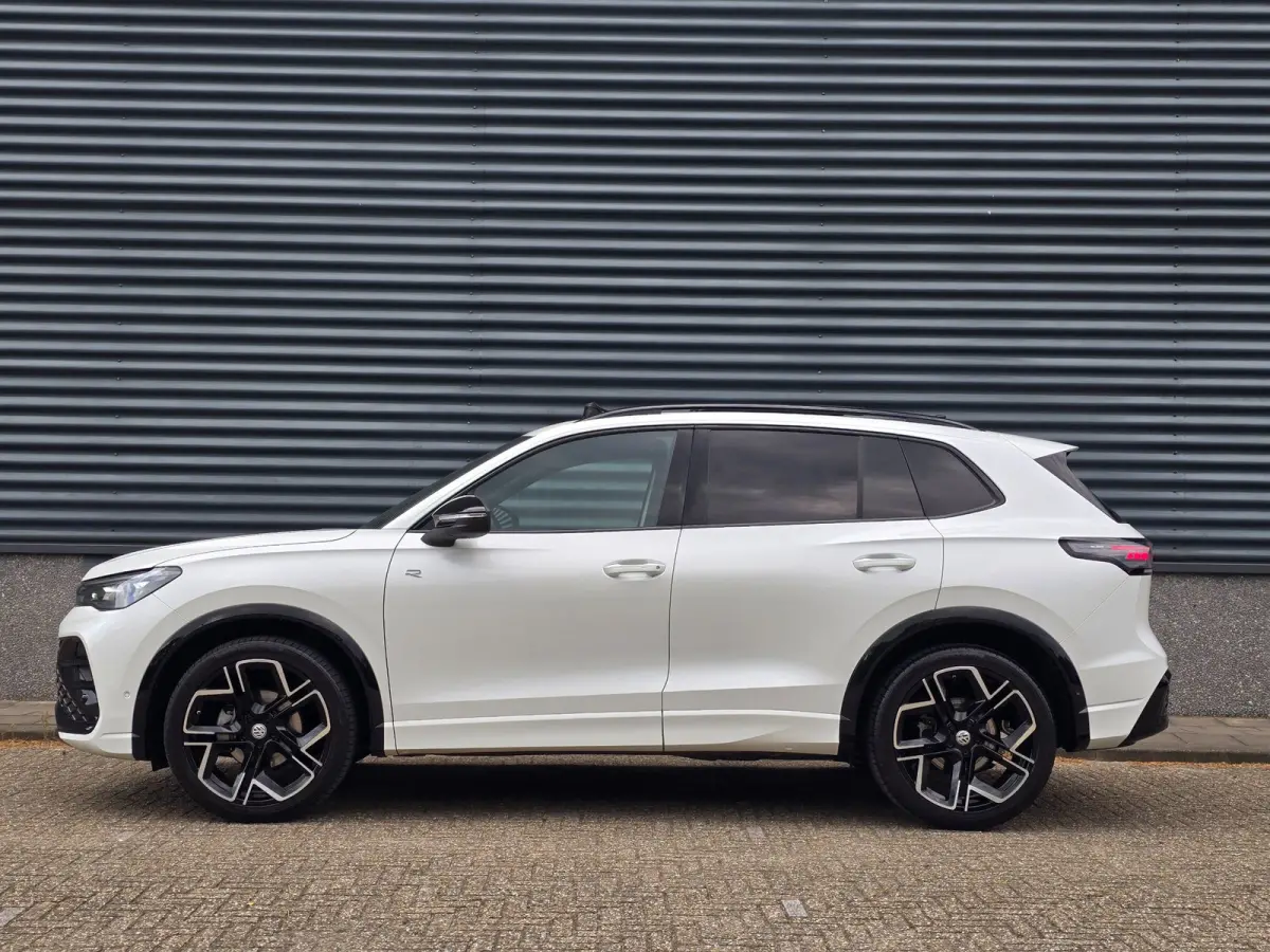 1.5 eTSI R-Line Business Full/ Pano/Trekhaak/Keyless/Grote scherm/Full