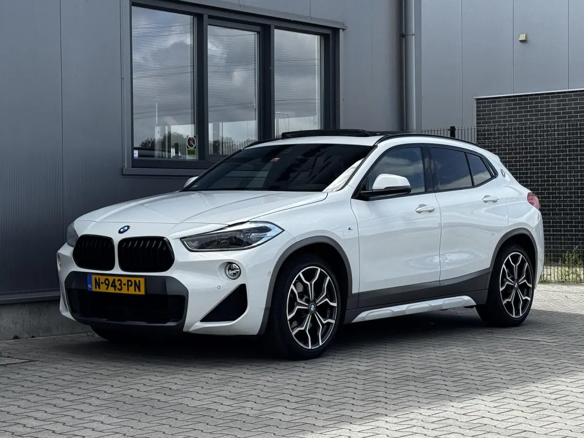 2.0i xDrive High Executive 192 PK | M sport | Pano | Trekhaak | Elek stoelen | 19 Inch
