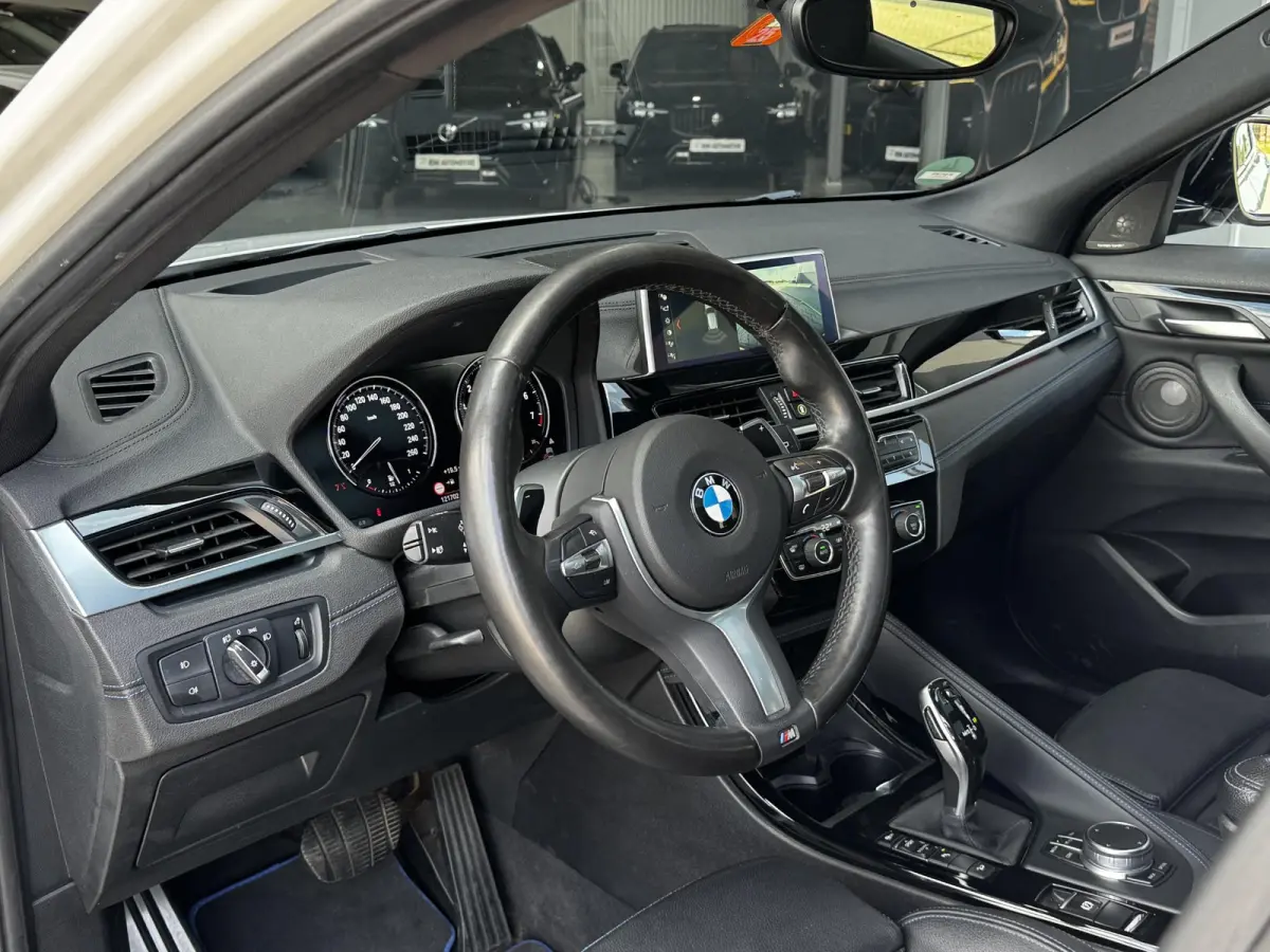 2.0i xDrive High Executive 192 PK | M sport | Pano | Trekhaak | Elek stoelen | 19 Inch
