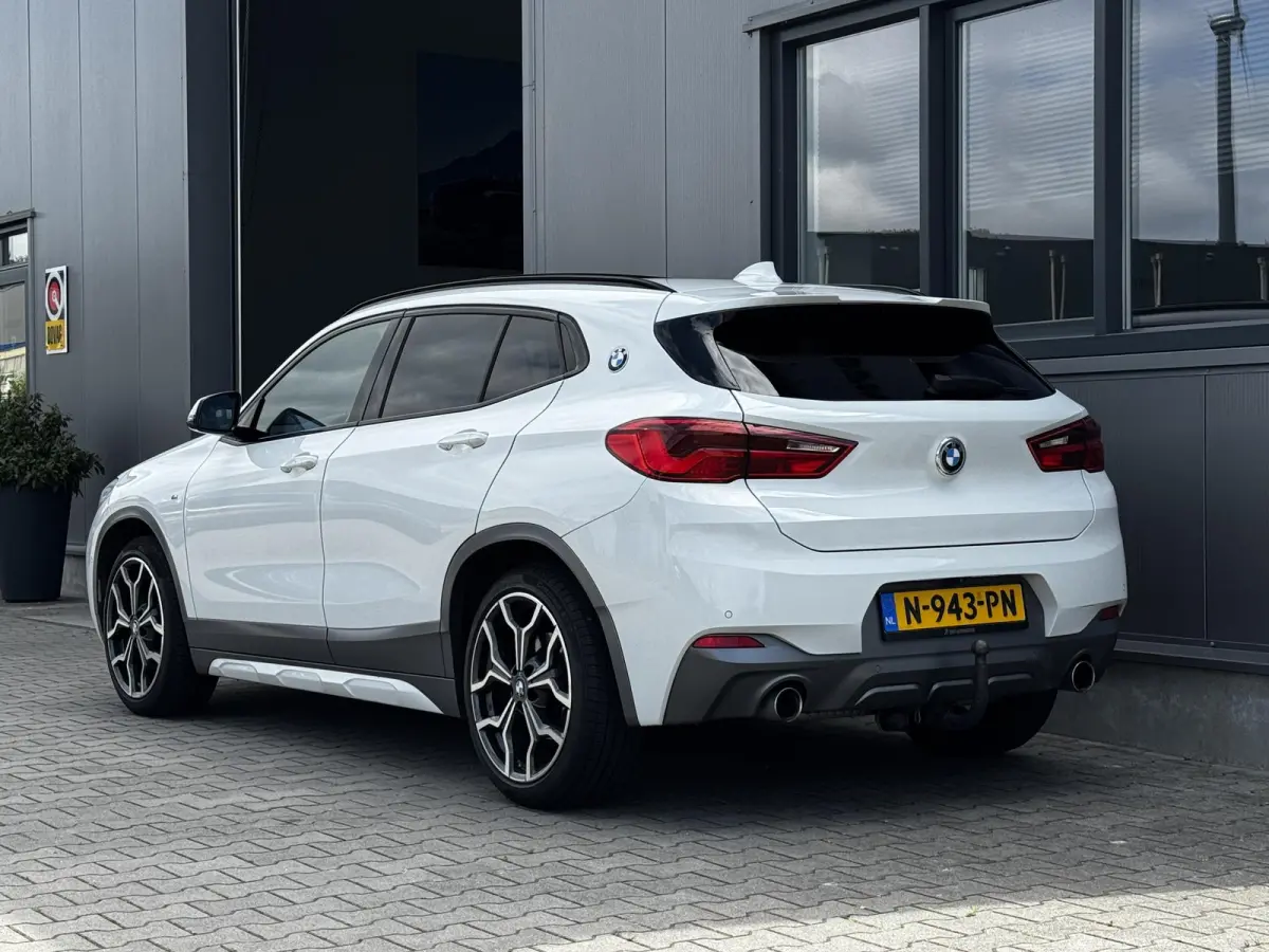 2.0i xDrive High Executive 192 PK | M sport | Pano | Trekhaak | Elek stoelen | 19 Inch