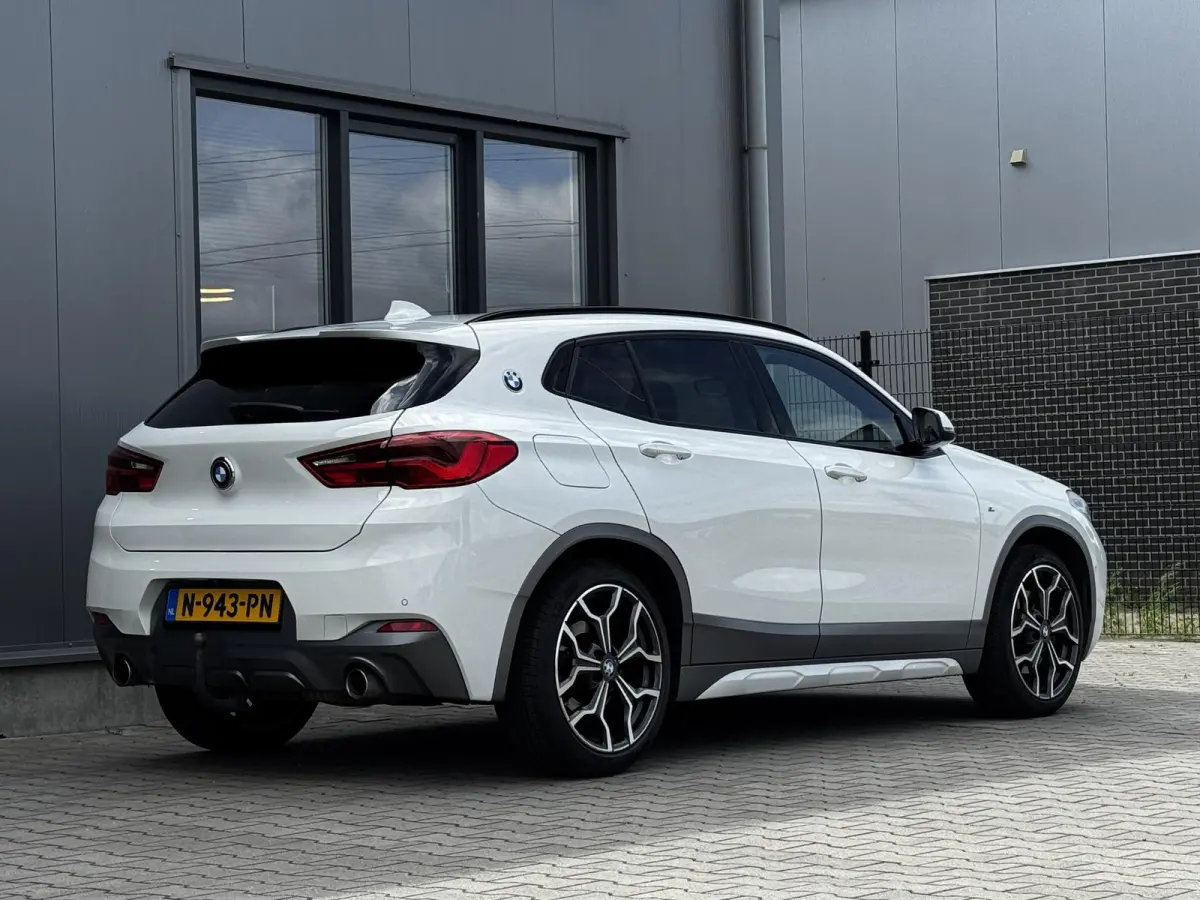 2.0i xDrive High Executive 192 PK | M sport | Pano | Trekhaak | Elek stoelen | 19 Inch