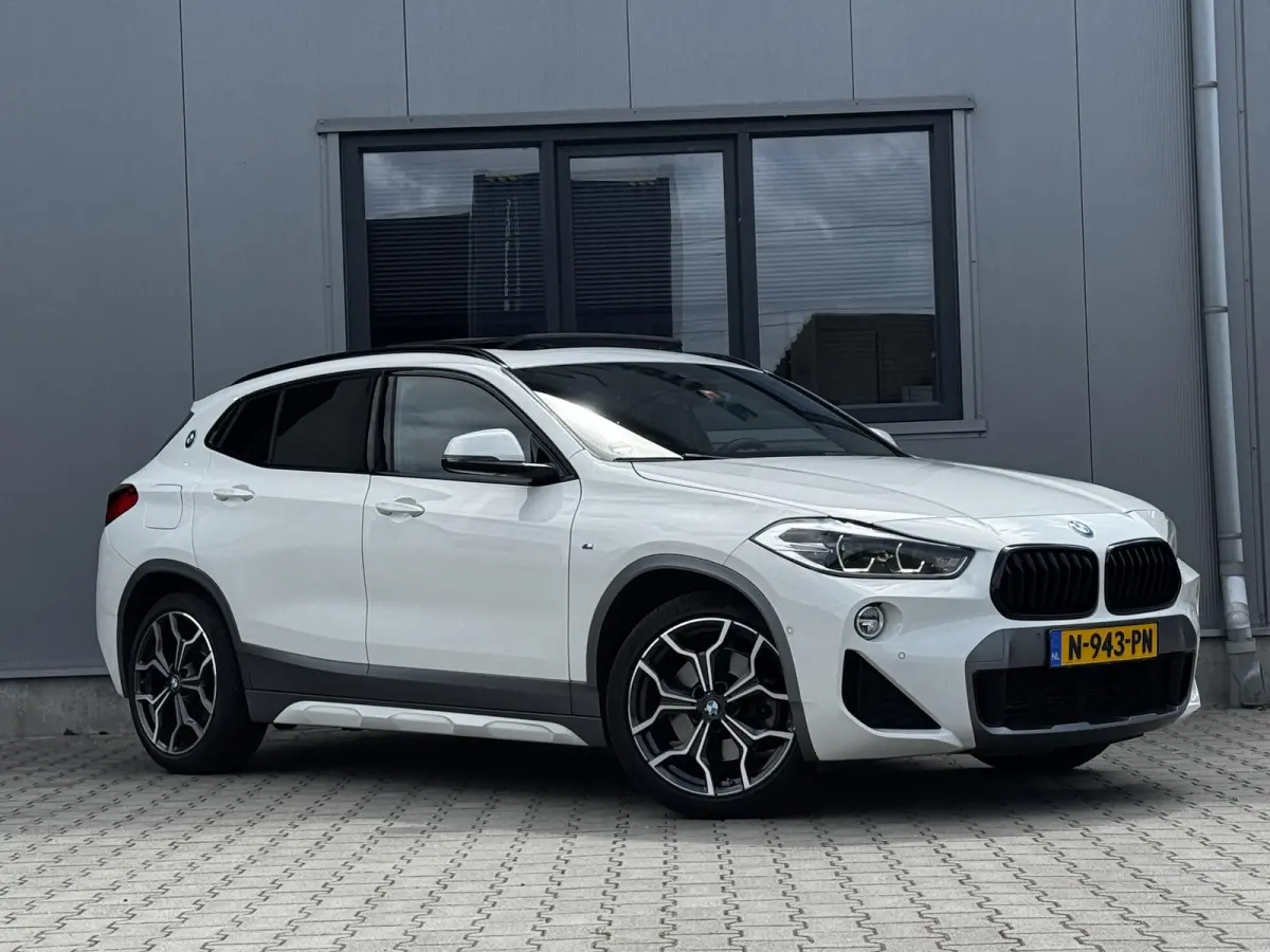 2.0i xDrive High Executive 192 PK | M sport | Pano | Trekhaak | Elek stoelen | 19 Inch