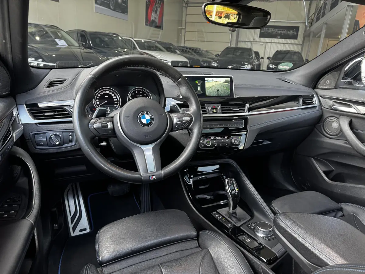 2.0i xDrive High Executive 192 PK | M sport | Pano | Trekhaak | Elek stoelen | 19 Inch