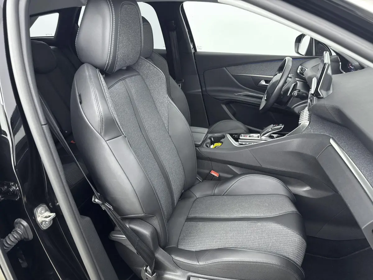 SUV 300 pk HYbrid4 Allure | Accu 92% | Trekhaak afneembaar | Navigatie | Carplay | Camera | Dodehoekbewaking | Stoelverwarming voor