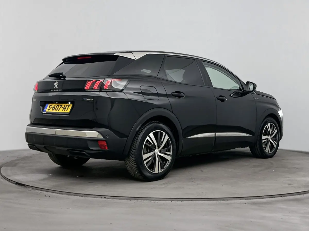 SUV 300 pk HYbrid4 Allure | Accu 92% | Trekhaak afneembaar | Navigatie | Carplay | Camera | Dodehoekbewaking | Stoelverwarming voor