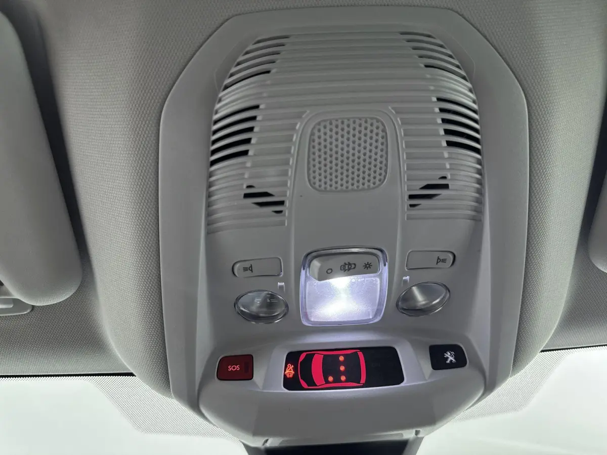 SUV 300 pk HYbrid4 Allure | Accu 92% | Trekhaak afneembaar | Navigatie | Carplay | Camera | Dodehoekbewaking | Stoelverwarming voor