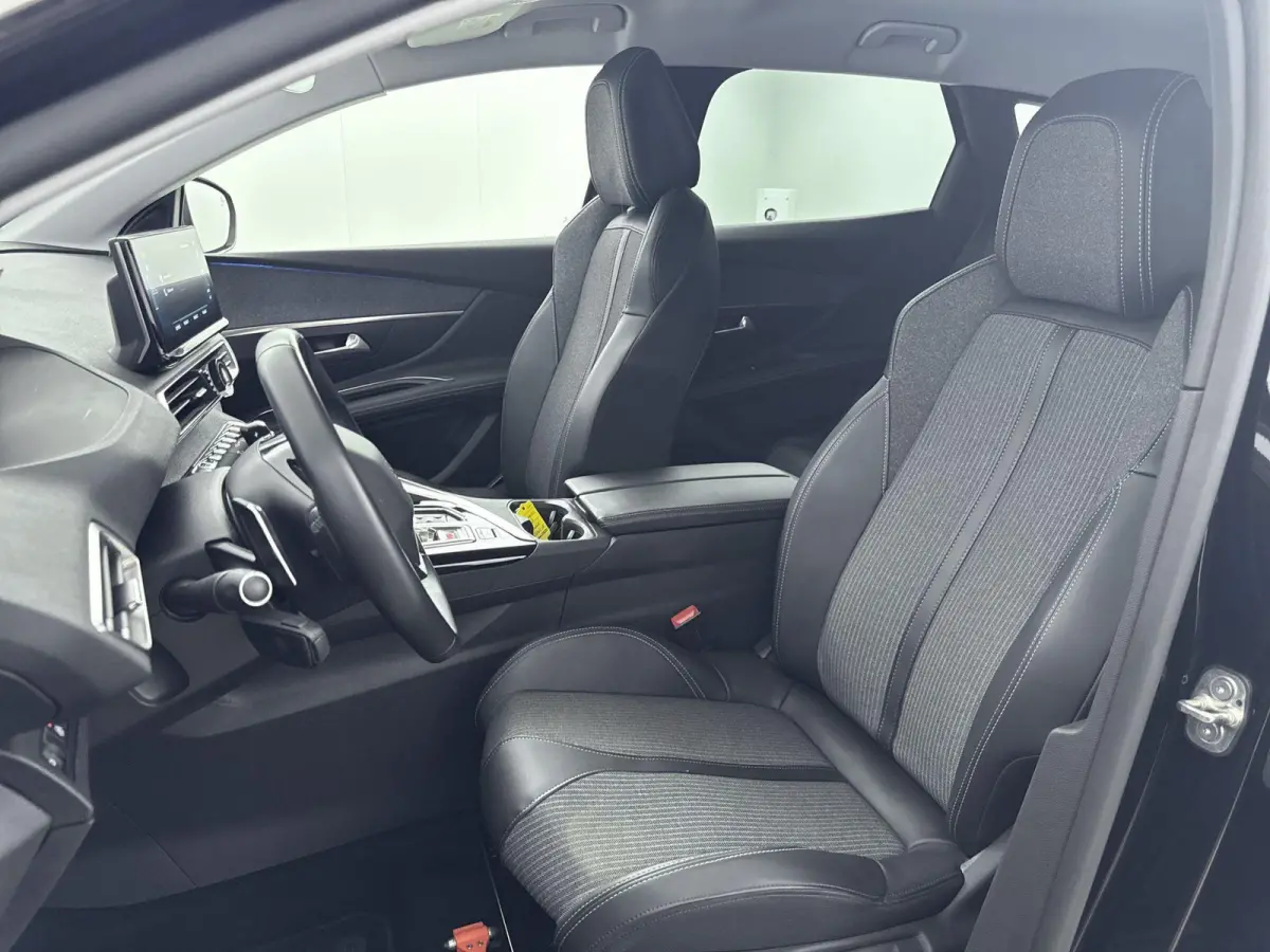 SUV 300 pk HYbrid4 Allure | Accu 92% | Trekhaak | Navigatie | Carplay | Camera | Dodehoekbewaking | Stoelverwarming voor