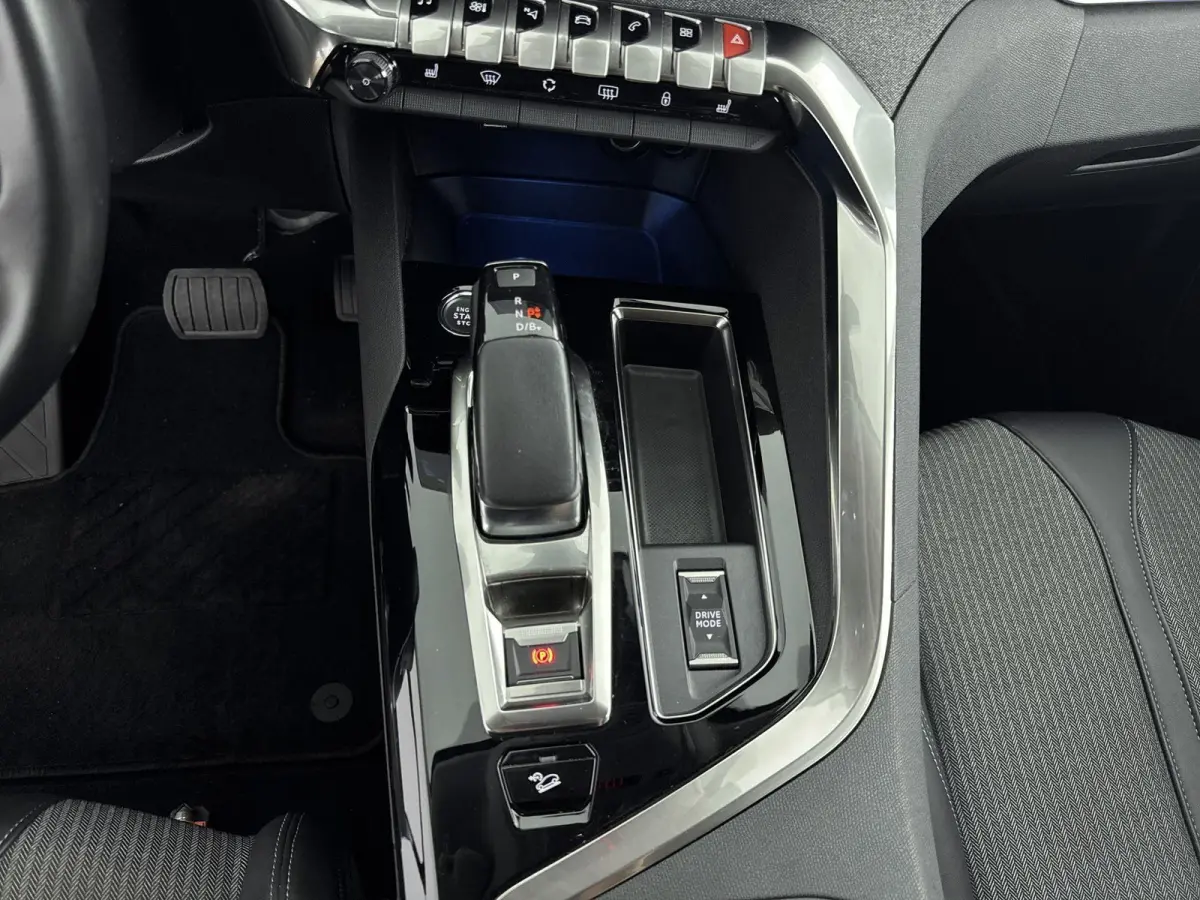 SUV 300 pk HYbrid4 Allure | Accu 92% | Trekhaak afneembaar | Navigatie | Carplay | Camera | Dodehoekbewaking | Stoelverwarming voor