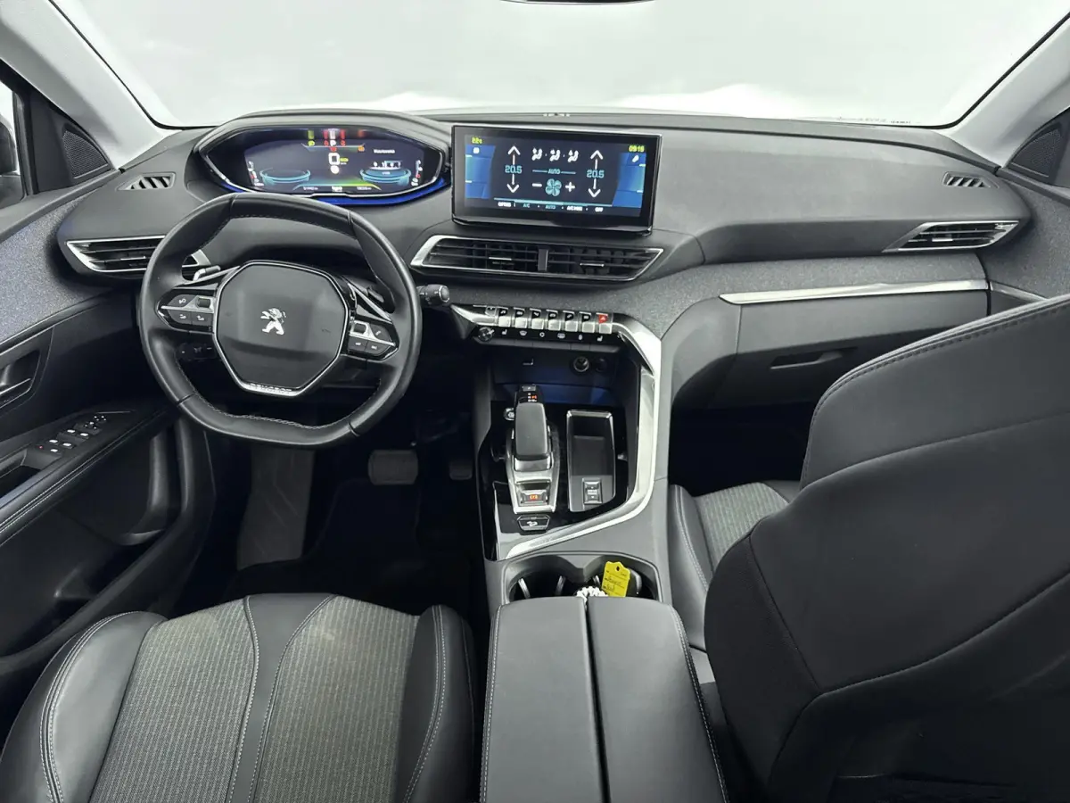 SUV 300 pk HYbrid4 Allure | Accu 92% | Trekhaak afneembaar | Navigatie | Carplay | Camera | Dodehoekbewaking | Stoelverwarming voor