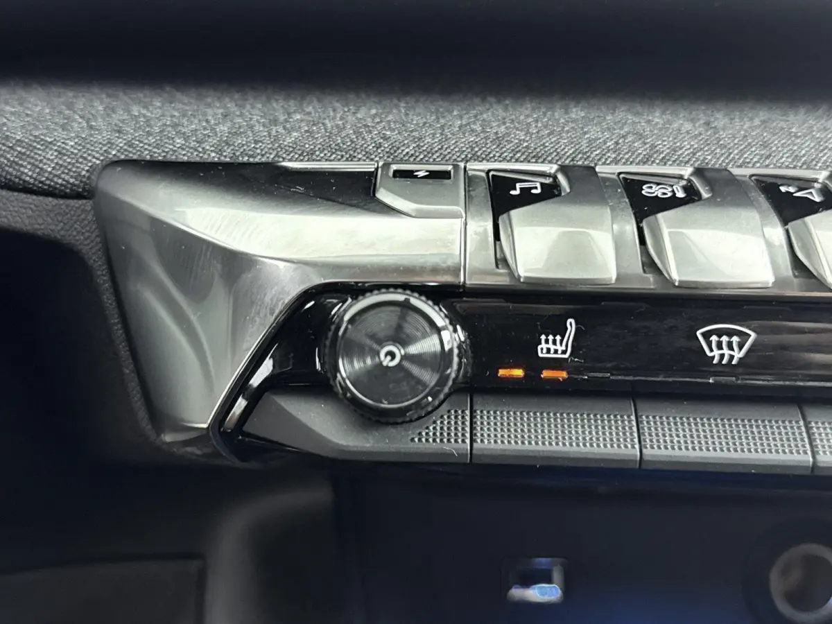 SUV 300 pk HYbrid4 Allure | Accu 92% | Trekhaak afneembaar | Navigatie | Carplay | Camera | Dodehoekbewaking | Stoelverwarming voor
