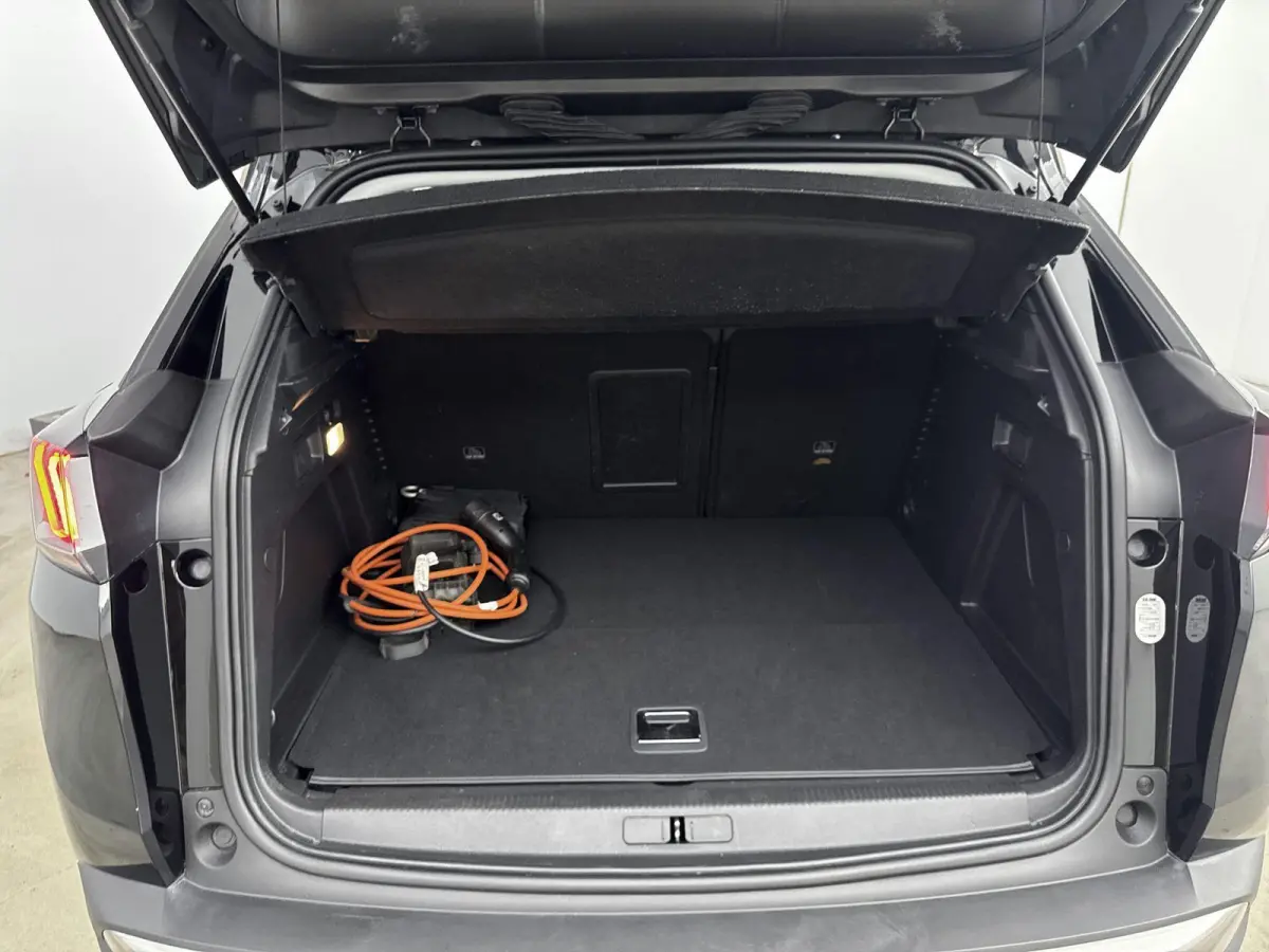 SUV 300 pk HYbrid4 Allure | Accu 92% | Trekhaak afneembaar | Navigatie | Carplay | Camera | Dodehoekbewaking | Stoelverwarming voor