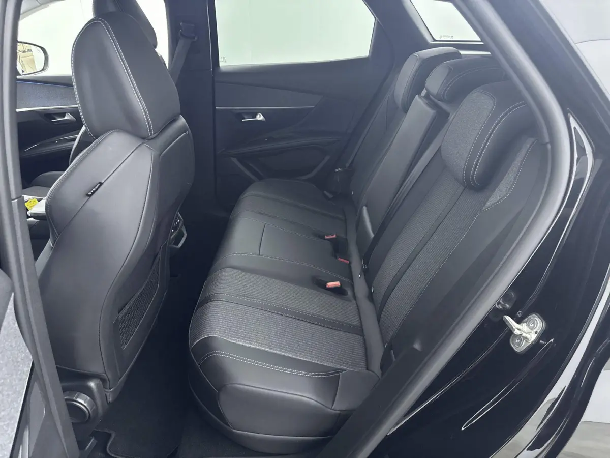 SUV 300 pk HYbrid4 Allure | Accu 92% | Trekhaak afneembaar | Navigatie | Carplay | Camera | Dodehoekbewaking | Stoelverwarming voor
