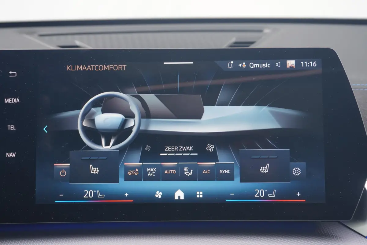 eDrive20 | M Sportpakket | Panoramadak | Harman-Kardon | Driving Assistant Plus | Trekhaak
