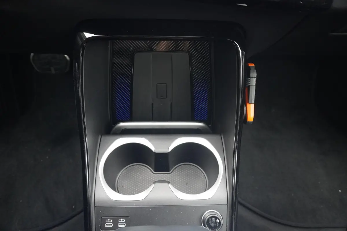 eDrive20 | M Sportpakket | Panoramadak | Harman-Kardon | Driving Assistant Plus | Trekhaak