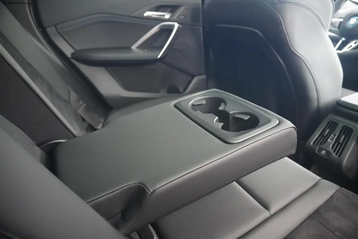 eDrive20 | M Sportpakket | Panoramadak | Harman-Kardon | Driving Assistant Plus | Trekhaak