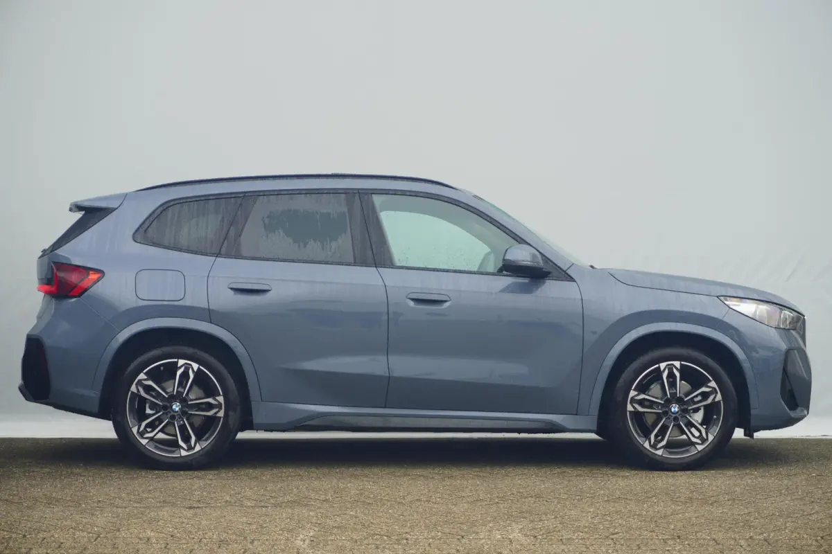 eDrive20 | M Sportpakket | Panoramadak | Harman-Kardon | Driving Assistant Plus | Trekhaak