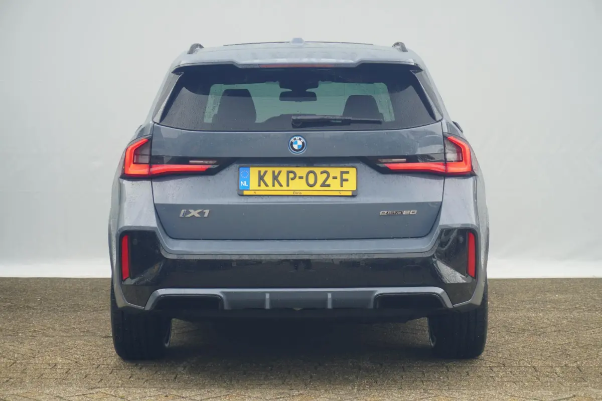 eDrive20 | M Sportpakket | Panoramadak | Harman-Kardon | Driving Assistant Plus | Trekhaak