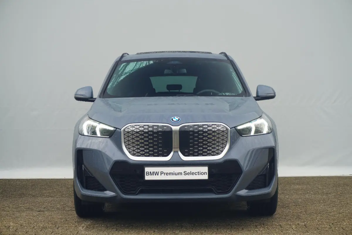 eDrive20 | M Sportpakket | Panoramadak | Harman-Kardon | Driving Assistant Plus | Trekhaak