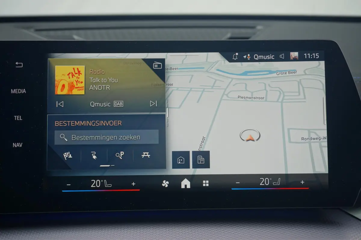 eDrive20 | M Sportpakket | Panoramadak | Harman-Kardon | Driving Assistant Plus | Trekhaak