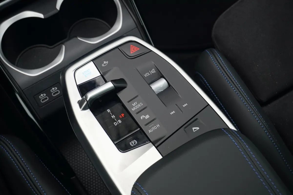 eDrive20 | M Sportpakket | Panoramadak | Harman-Kardon | Driving Assistant Plus | Trekhaak