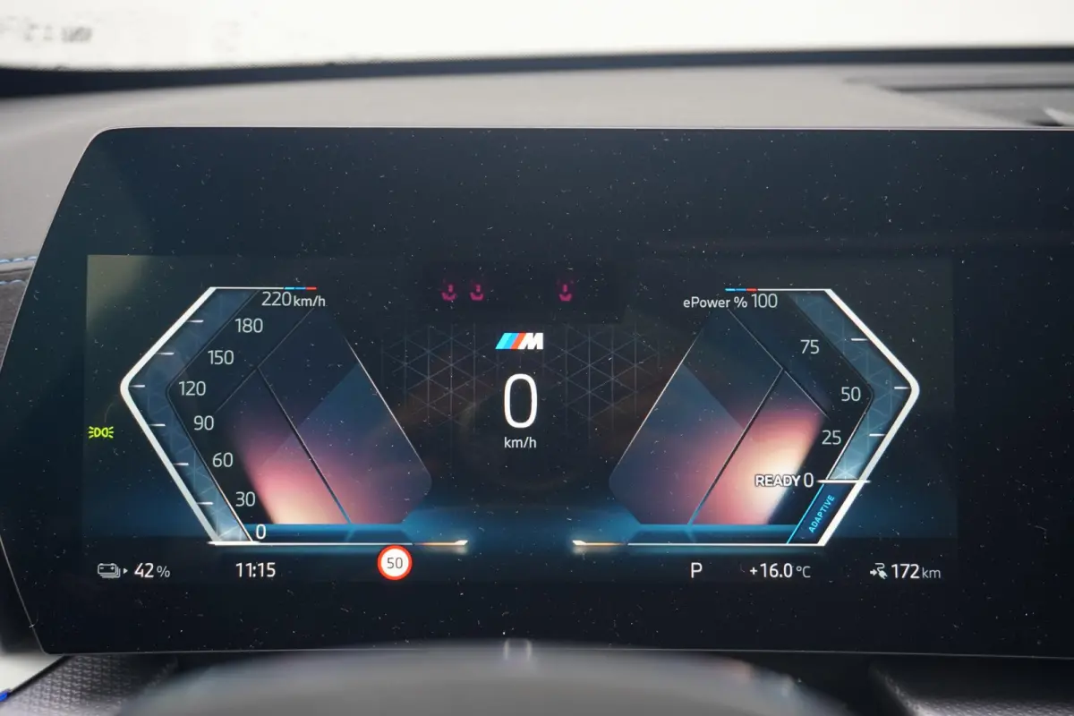 eDrive20 | M Sportpakket | Panoramadak | Harman-Kardon | Driving Assistant Plus | Trekhaak